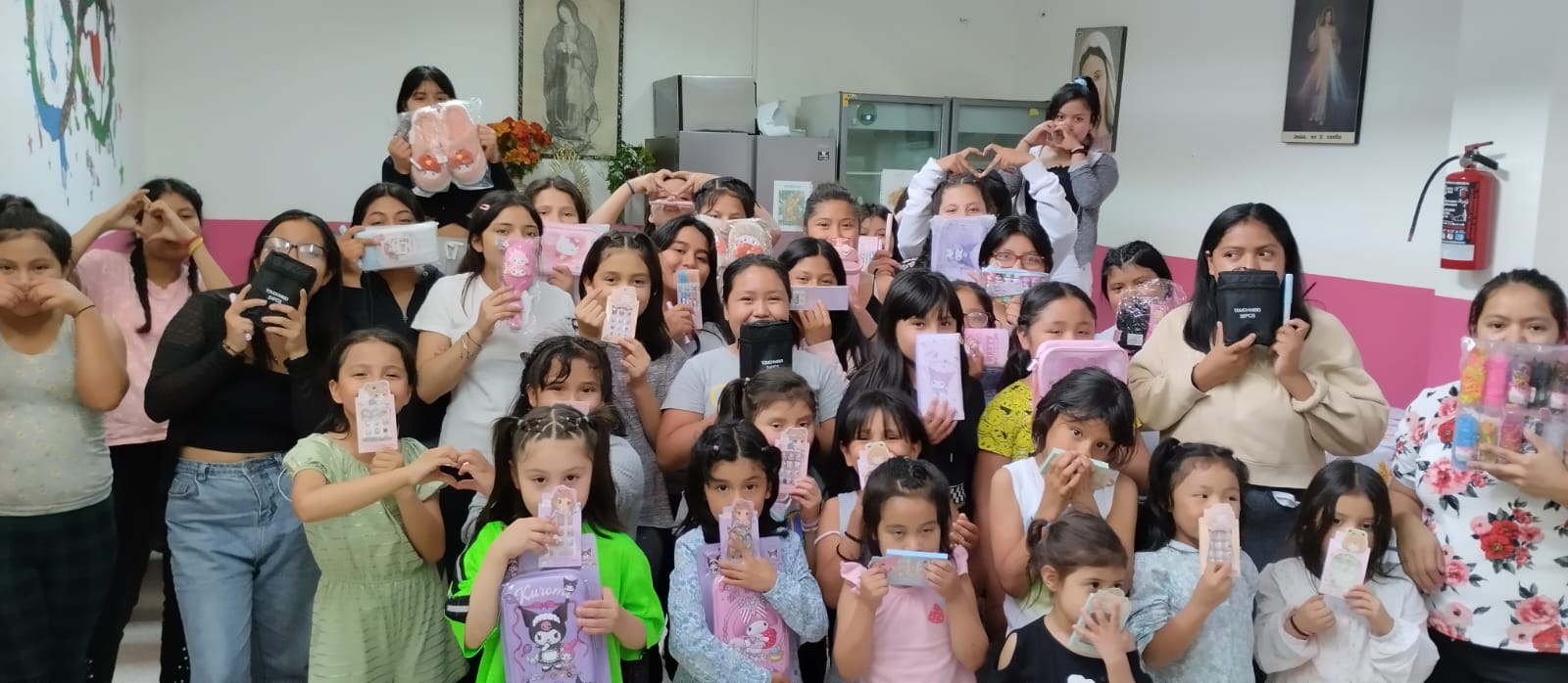 Satisfacción y orgullo: Las niñas de Casa de las Mercedes brillan en su aprovechamiento académico
